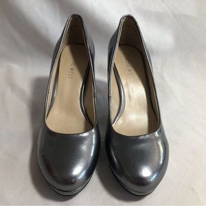 EUC Nine West “Acting Out” metallic pumps